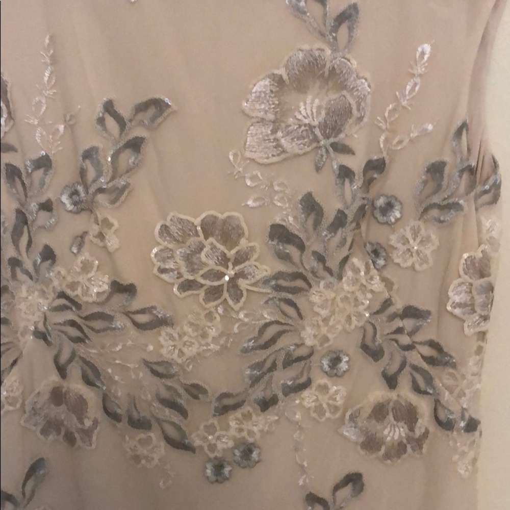 Dress - Picture 4 of 5